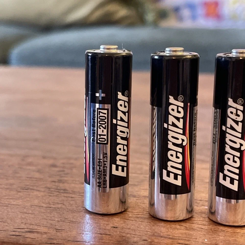VTG Energizer AA Alkaline Batteries 3 Pack Long Life‎ Best By January 2007